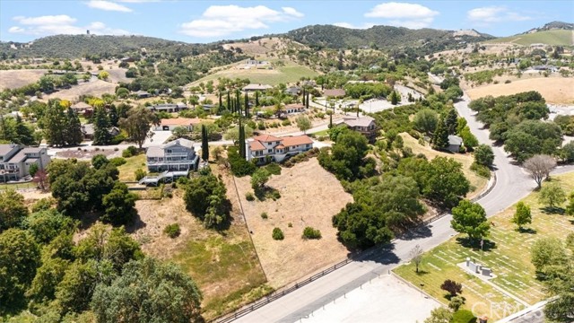 2322 Almond Springs Drive, Paso Robles CA: https://media.crmls.org/medias/8d8f3139-0f4b-4995-a880-d145fdb2b743.jpg