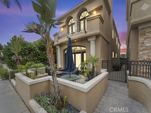 Detail Gallery Image 4 of 46 For 513 Pecan Ave, Huntington Beach,  CA 92648 - 3 Beds | 3/1 Baths