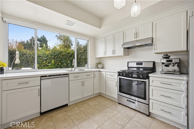 Detail Gallery Image 9 of 21 For 10414 Andora Ave, Chatsworth,  CA 91311 - 3 Beds | 2/1 Baths