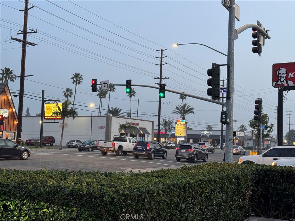 https://media.crmls.org/medias/8d900b9f-7d19-4a9a-8ac6-acfbc5d04e4d.jpg?preset=X-Large