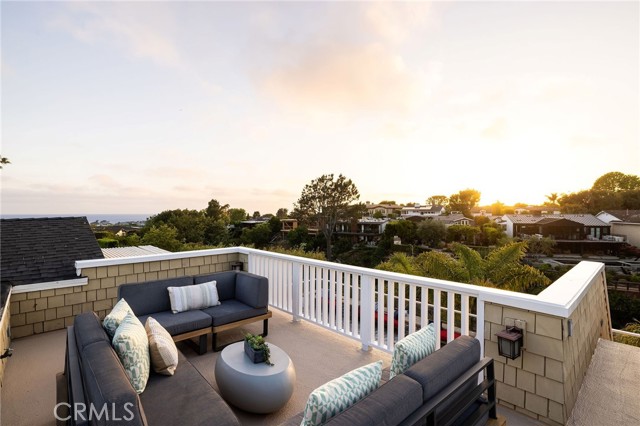 633 Rockford Road, Corona del Mar CA: https://media.crmls.org/medias/8d9028a0-43ef-497f-9eb7-b0b883e43c17.jpg