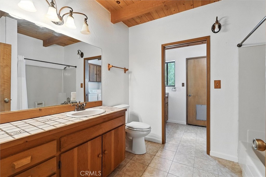 https://media.crmls.org/medias/8d90331e-ded8-45e8-9763-93d02f2e430b.jpg?preset=X-Large