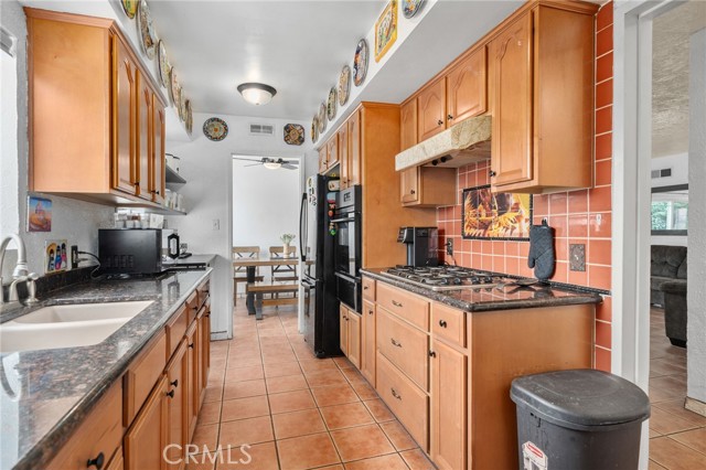 510 Archibald Court, Colton CA: https://media.crmls.org/medias/8d9049ca-1c86-47ff-b9b6-9790b717cf49.jpg