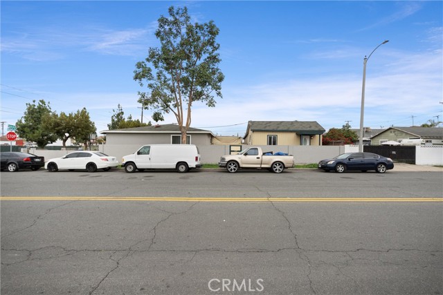 117 S Daisy Avenue, Santa Ana, California 92703, ,Residential Income,For Sale,117 S Daisy Avenue,CRPW24014409