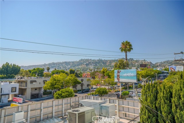 1011 N Orange Grove Avenue, West Hollywood CA: https://media.crmls.org/medias/8d909d63-3a4b-4e7a-93e0-781d6960852d.jpg