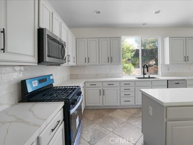 Detail Gallery Image 12 of 52 For 27780 Whittington Rd, Menifee,  CA 92584 - 5 Beds | 3/1 Baths
