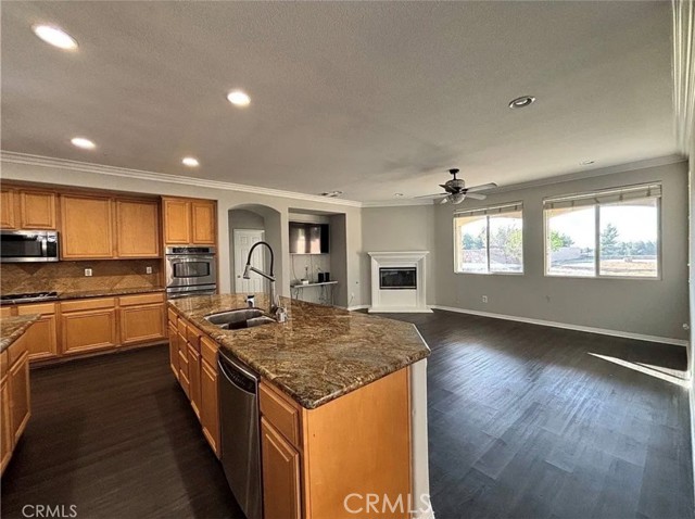 Detail Gallery Image 4 of 52 For 3715 Club Rancho, Palmdale,  CA 93551 - 6 Beds | 3/1 Baths