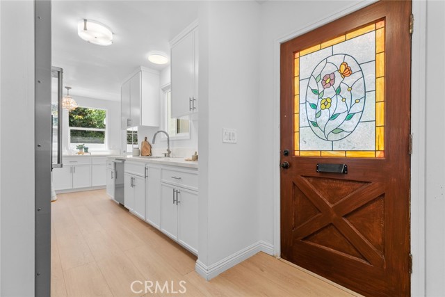 Detail Gallery Image 2 of 68 For 6454 Baird Ave, Reseda,  CA 91335 - 4 Beds | 2/1 Baths