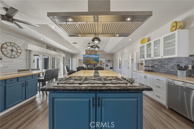 Detail Gallery Image 5 of 66 For 9183 Fox, Cobb,  CA 95426 - 4 Beds | 3/1 Baths