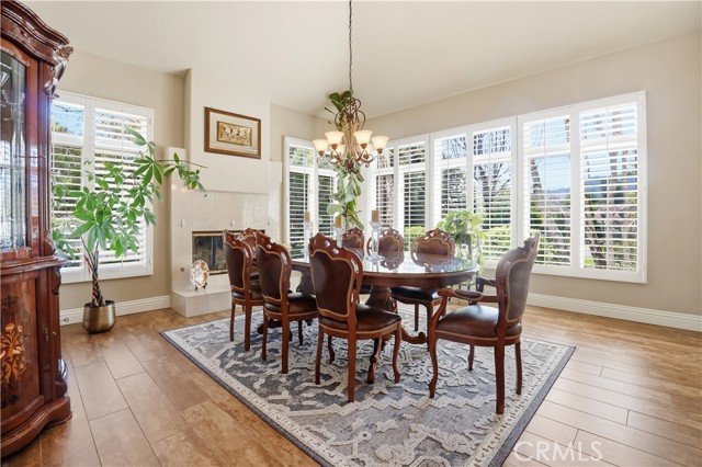 Detail Gallery Image 15 of 69 For 27139 Crystal Springs, Canyon Country,  CA 91387 - 4 Beds | 2/1 Baths