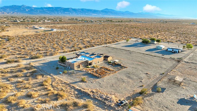 4575 Kreuer Road, Phelan CA: https://media.crmls.org/medias/8d933b64-9f18-407c-9bca-ddfe52a6d031.jpg