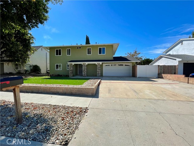 Detail Gallery Image 2 of 22 For 2104 Elizondo Ave, Simi Valley,  CA 93065 - 5 Beds | 2/1 Baths