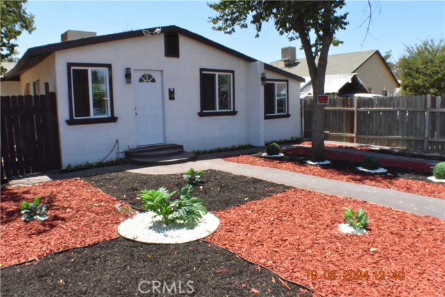 Detail Gallery Image 2 of 18 For 715 Goodman St, Bakersfield,  CA 93305 - 3 Beds | 2 Baths