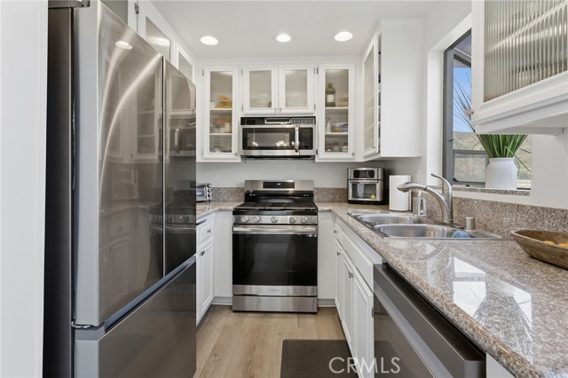 Detail Gallery Image 7 of 31 For 28031 Sarabande, Canyon Country,  CA 91387 - 3 Beds | 2 Baths