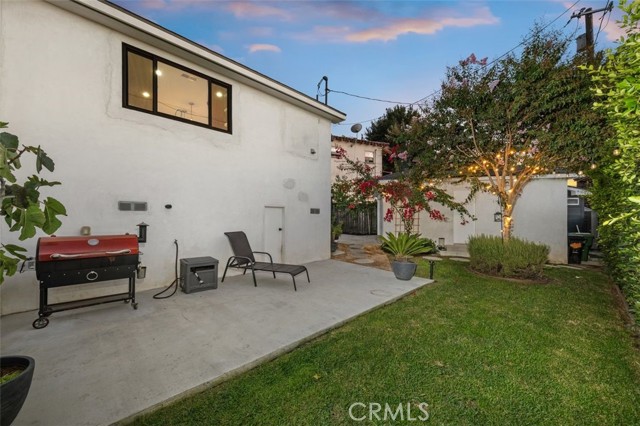 2329 Vineyard Avenue, Los Angeles CA: https://media.crmls.org/medias/8d9591cf-319a-46f8-a8eb-5b813e5cc46a.jpg