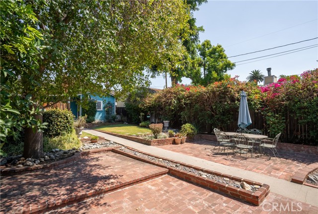 211 E Virginia Avenue, Glendora CA: https://media.crmls.org/medias/8d95b350-8352-467f-a067-1752d20afa0b.jpg