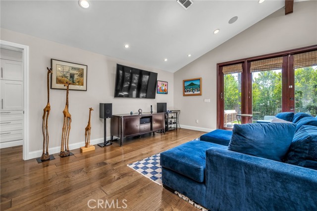 Detail Gallery Image 18 of 34 For 5948 Hesperia Ave, Encino,  CA 91316 - 3 Beds | 2/1 Baths