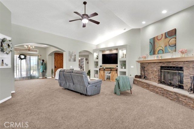 Detail Gallery Image 3 of 60 For 8833 Cataba Rd, Oak Hills,  CA 92344 - 4 Beds | 2/1 Baths