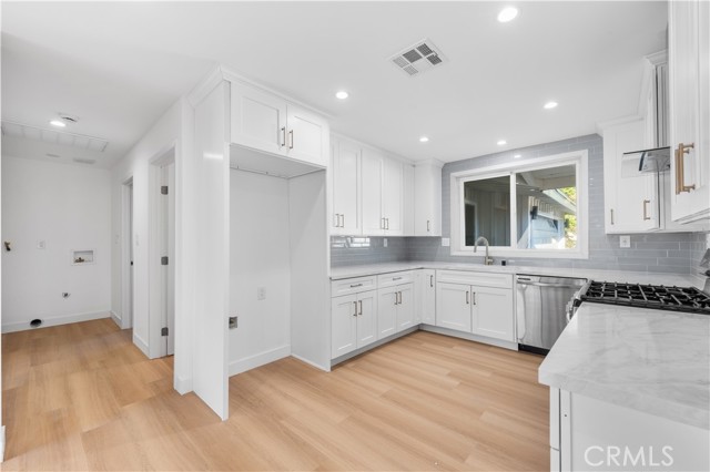 Detail Gallery Image 20 of 73 For 8513 Fullbright Ave, Winnetka,  CA 91306 - 4 Beds | 2 Baths