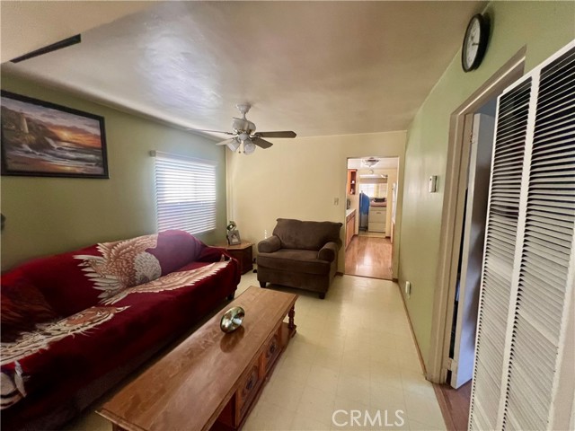 933 S La Verne Avenue, East Los Angeles CA: https://media.crmls.org/medias/8d99d976-a6de-4b69-939f-44b04e4b4fad.jpg