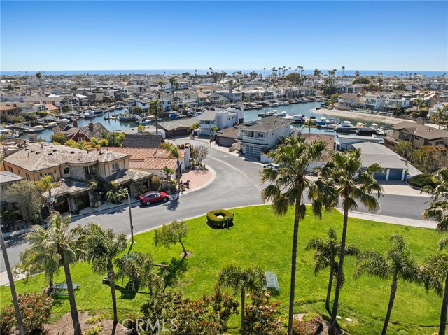 20 Balboa Coves, Newport Beach CA: https://media.crmls.org/medias/8d9a20c1-00a5-4313-9993-4b20a11a5cd3.jpg