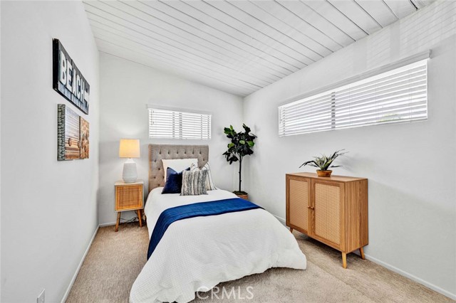 300 34th Street, Newport Beach CA: https://media.crmls.org/medias/8d9b511d-60ba-40e0-9e4c-daaba26d1a98.jpg