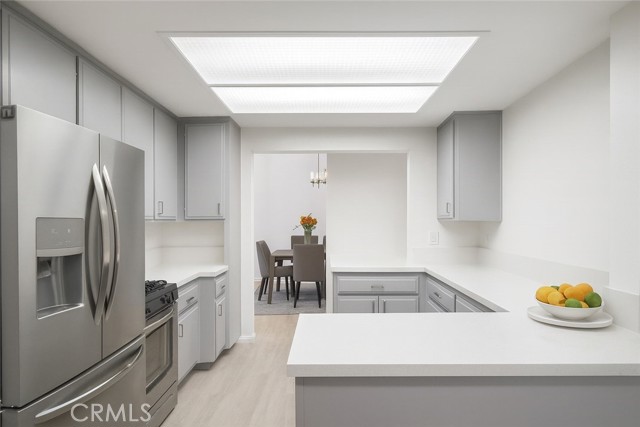 Detail Gallery Image 6 of 12 For 1720 Sugar Pine Dr., Corona,  CA 92882 - 3 Beds | 2/1 Baths