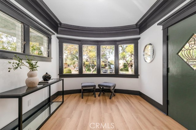 Detail Gallery Image 4 of 39 For 2274 W 21st St, Los Angeles,  CA 90018 - 4 Beds | 3 Baths