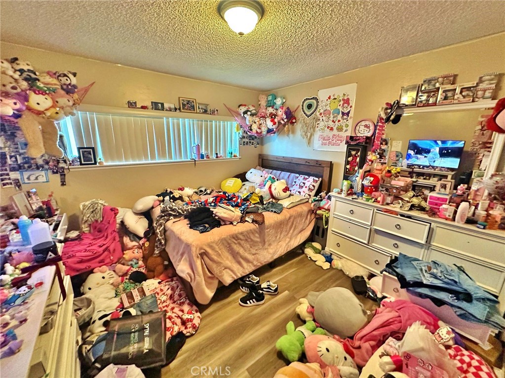 https://media.crmls.org/medias/8d9c12d1-da27-4fda-8ec3-6b72e1adad93.jpg?preset=X-Large