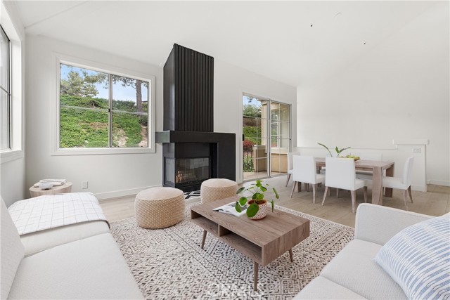 1 Overture Lane, Aliso Viejo CA: https://media.crmls.org/medias/8d9d36c6-4500-43bc-ad92-99ff3af049bd.jpg