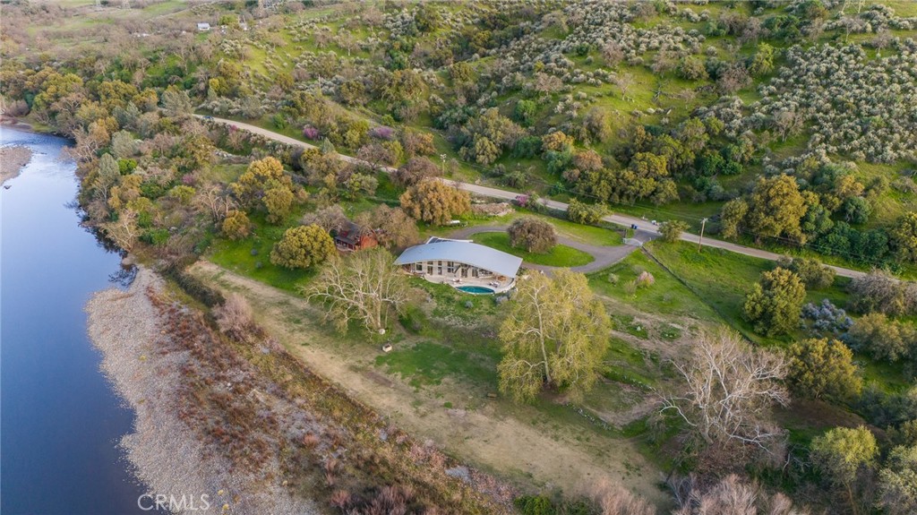 https://media.crmls.org/medias/8d9d7446-43eb-48bb-b03b-e22cb49799d2.jpg?preset=X-Large