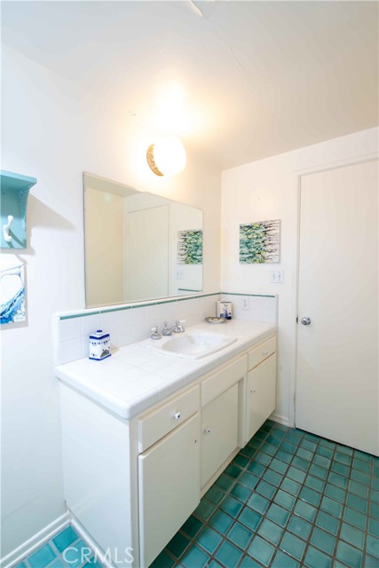 22654 Dolorosa Street, Woodland Hills CA: https://media.crmls.org/medias/8d9db5ec-ae77-4239-b7b9-a3780af3312a.jpg