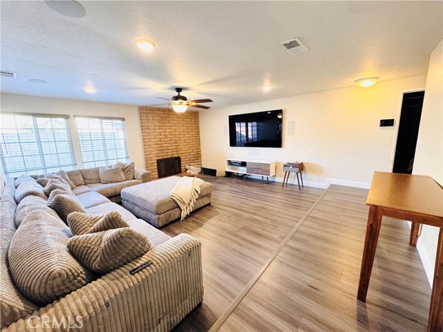 Detail Gallery Image 2 of 28 For 13597 Thunderbird, Moreno Valley,  CA 92553 - 4 Beds | 2 Baths