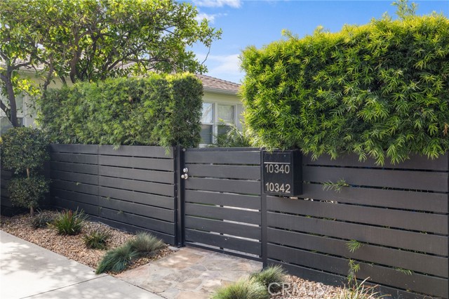 10340 Margate Street, North Hollywood CA: https://media.crmls.org/medias/8d9e2e76-77da-4a85-b371-5ef31d7f6bdb.jpg
