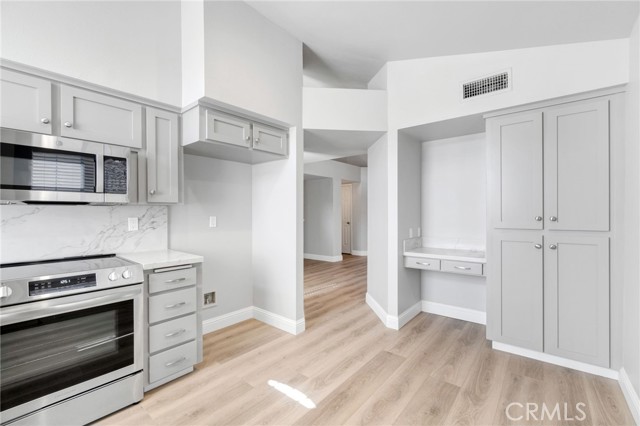 Detail Gallery Image 14 of 32 For 645 E Champlain Dr #106,  Fresno,  CA 93730 - 2 Beds | 4 Baths