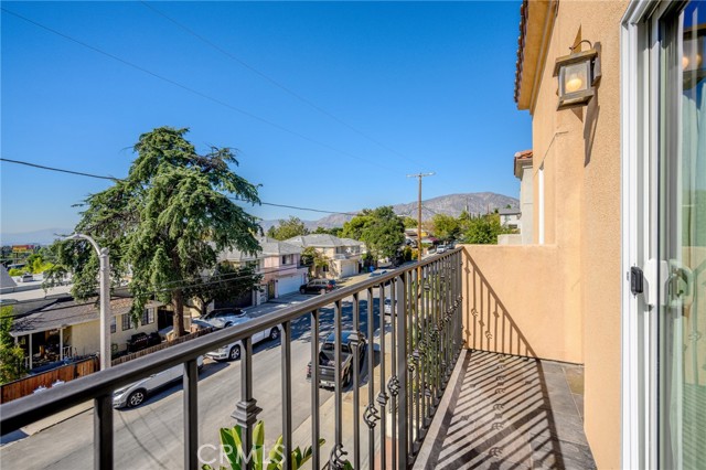 Detail Gallery Image 27 of 31 For 10118 Fernglen #1,  Tujunga,  CA 91042 - 3 Beds | 2/1 Baths