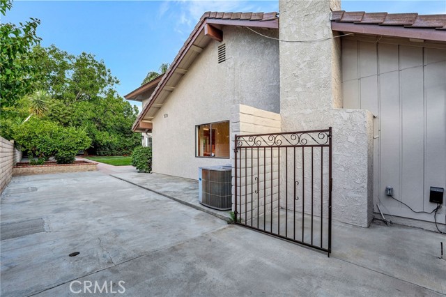 10938 Remmet Avenue, Chatsworth CA: https://media.crmls.org/medias/8da20c8d-99c9-4f7d-9f4a-241350919e7e.jpg