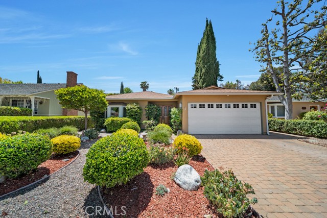 Detail Gallery Image 1 of 25 For 20924 Avenue San Luis, Woodland Hills,  CA 91364 - 2 Beds | 2 Baths