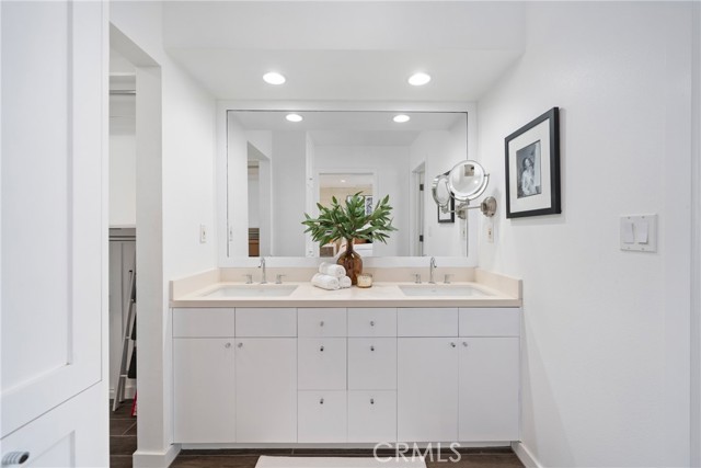 20051 Lawson Lane, Huntington Beach CA: https://media.crmls.org/medias/8da2a9e2-48fb-4da1-80f0-2850dc4a9b9b.jpg