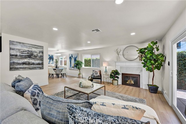 16761 Montclair Lane, Huntington Beach CA: https://media.crmls.org/medias/8da38d91-640d-4e56-9af0-1ca983f757cc.jpg