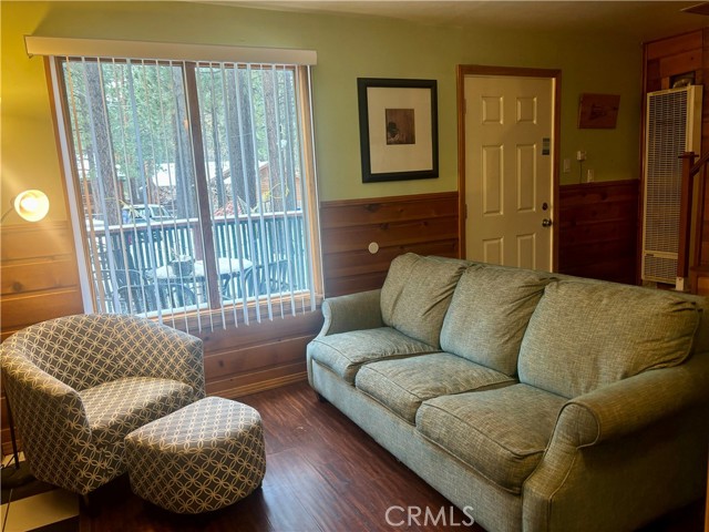 Detail Gallery Image 10 of 26 For 423 Mountainaire Ln, Big Bear Lake,  CA 92315 - 2 Beds | 2 Baths