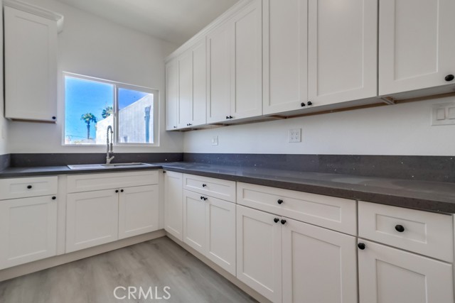 1009 Coronado Avenue, Long Beach CA: https://media.crmls.org/medias/8da3fd99-c497-4faa-b369-9ab8fdff59ea.jpg