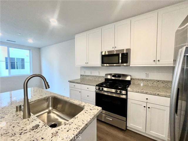1000 N Tangent Privado, Ontario CA: https://media.crmls.org/medias/8da40e80-4971-448d-8a72-6f921738b19c.jpg