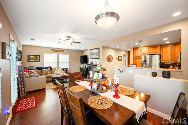 Detail Gallery Image 3 of 26 For 18024 Flynn Dr #5501,  Canyon Country,  CA 91387 - 2 Beds | 2 Baths