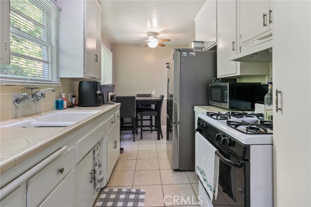 251 E Center Street, Covina CA: https://media.crmls.org/medias/8da43db1-afd3-4371-a030-3c0c41efec9b.jpg