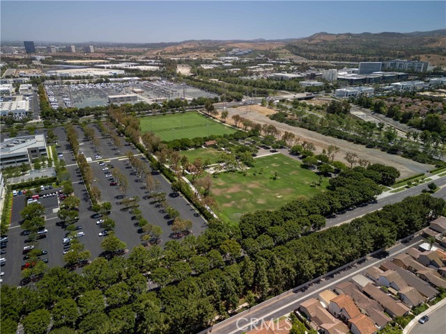 10 Windrow, Irvine CA: https://media.crmls.org/medias/8da47a09-a02a-4e35-ac25-6f68c34cefd2.jpg
