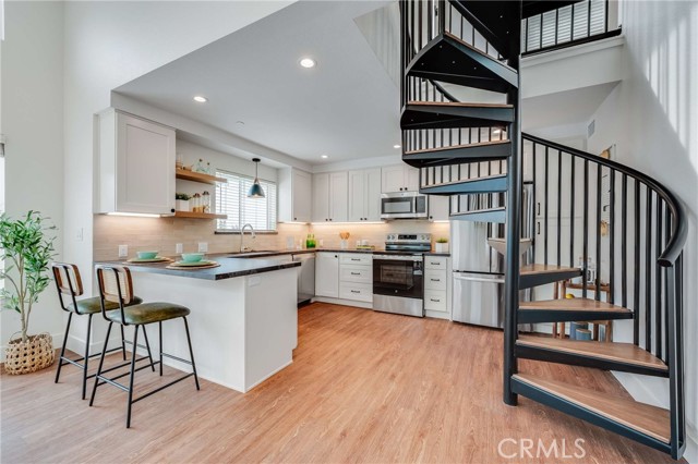 Detail Gallery Image 9 of 30 For 127 E Foothill Bld a,  Glendora,  CA 91741 - 1 Beds | 1 Baths