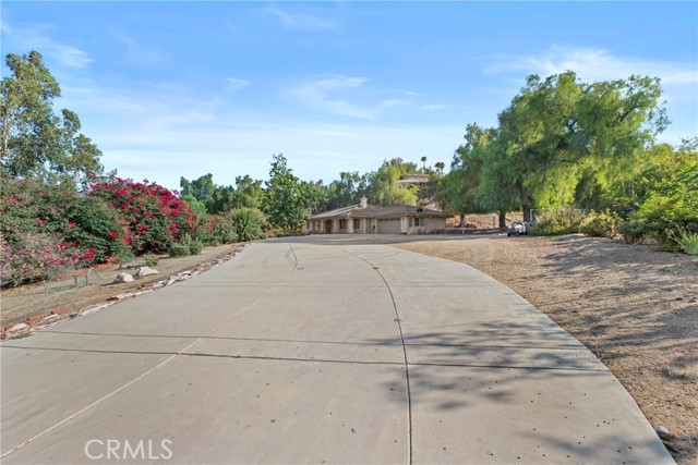 14511 Pine Court, Riverside CA: https://media.crmls.org/medias/8da49a22-c319-46f7-bca0-77f68b3cb727.jpg