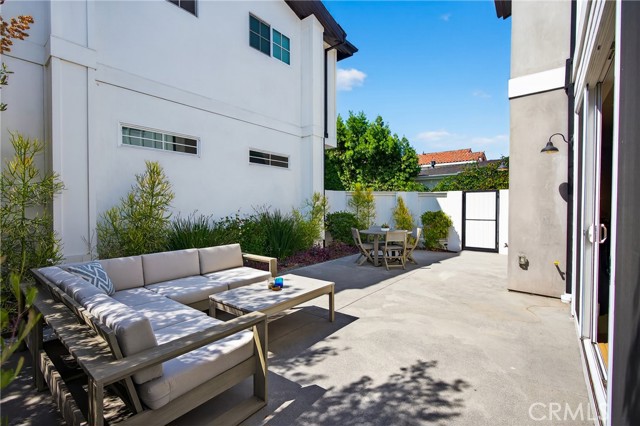 2216 Bataan Road, Redondo Beach CA: https://media.crmls.org/medias/8da4ba7d-621f-44f5-9887-cde93147884e.jpg