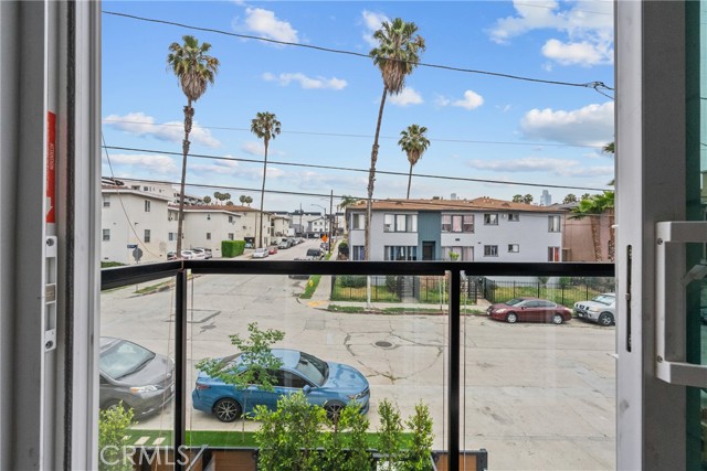 201 S Westlake Ave Unit #203, Los Angeles CA: https://media.crmls.org/medias/8da52022-ad99-401e-a415-d005424d3fc9.jpg